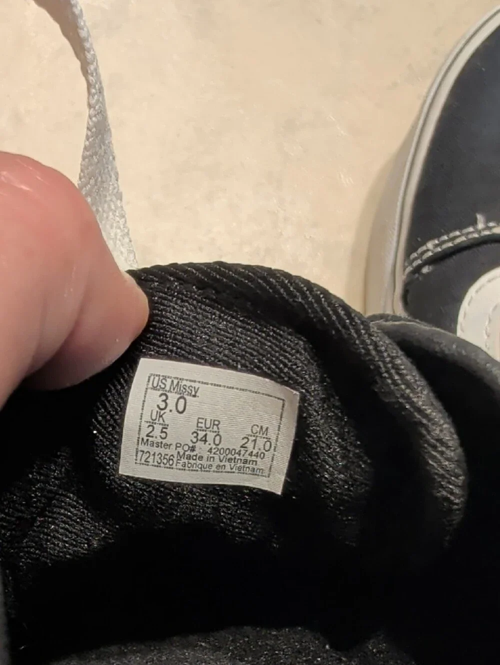 Girls Vans Old Skool Sneakers